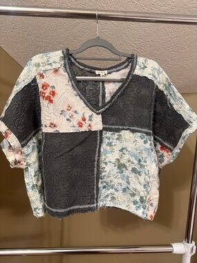 POL Patchwork V-Neck Short Sleeve Top in Charcoal, Cream and Floral
